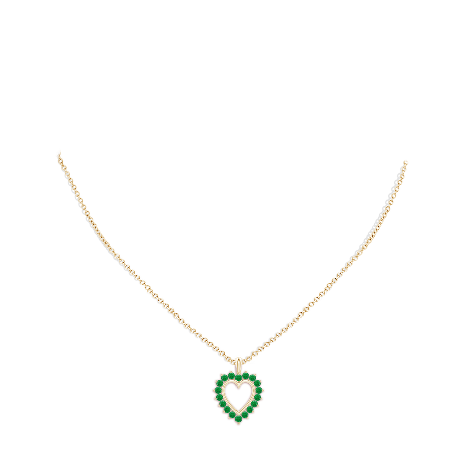 2mm AA Emerald Open Heart V-Bale Pendant in Yellow Gold pen