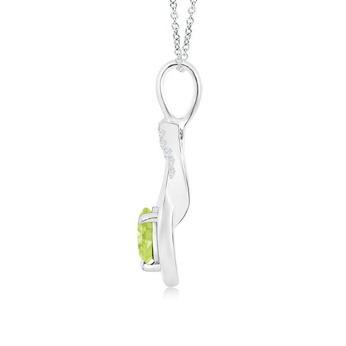 A - Peridot / 0.65 CT / 14 KT White Gold