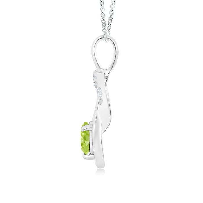 AA - Peridot / 0.65 CT / 14 KT White Gold