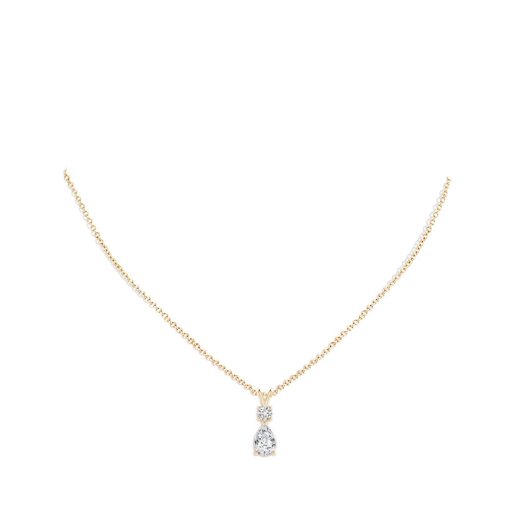 9x6mm HSI2 Pear-Shaped Diamond V-Bale Pendant in Yellow Gold pen