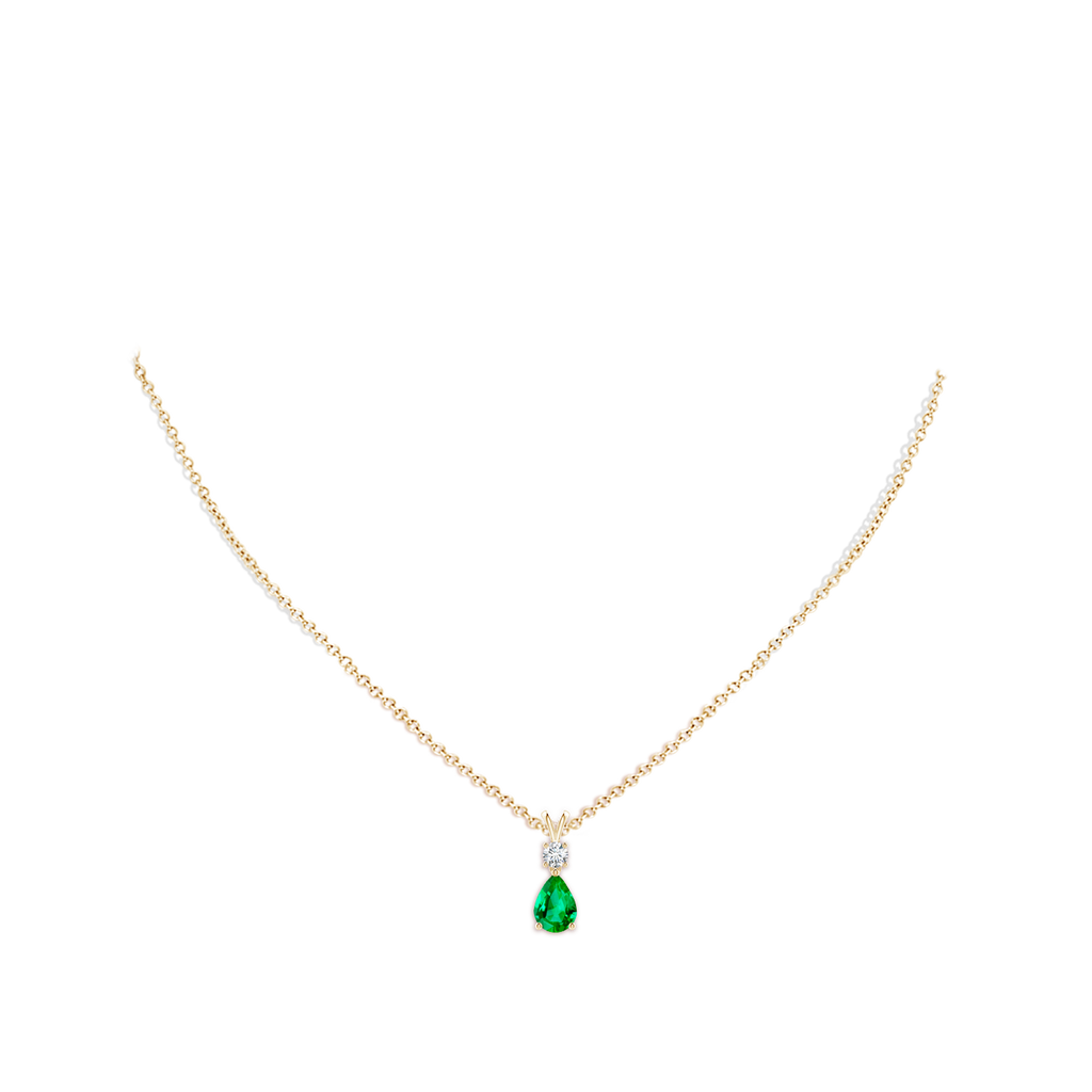 7x5mm AAA Pear-Shaped Emerald V-Bale Pendant in Yellow Gold pen