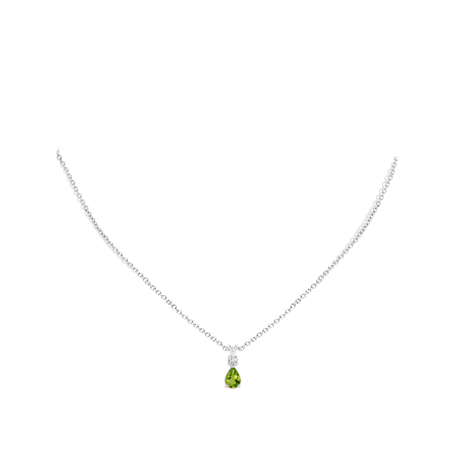 7x5mm AAAA Pear-Shaped Peridot V-Bale Pendant in White Gold body-neck