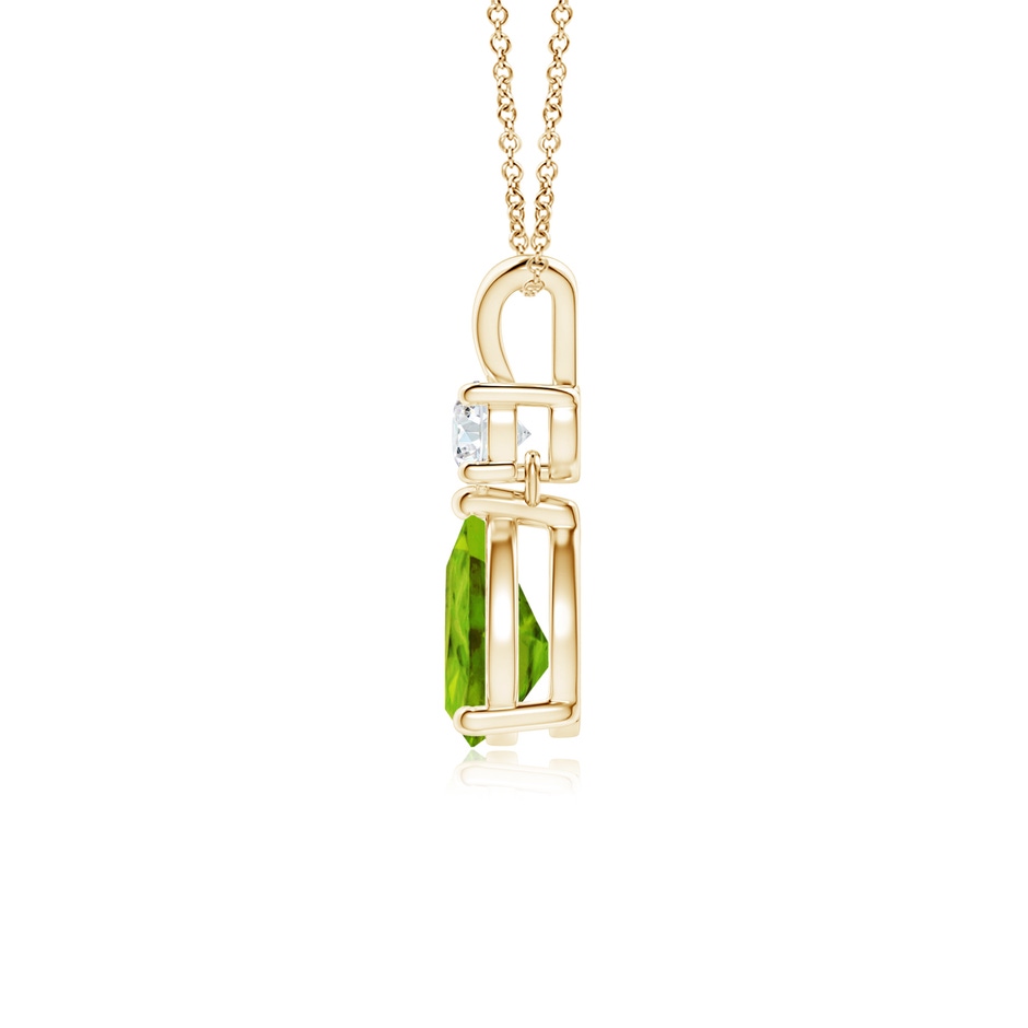 7x5mm AAAA Pear-Shaped Peridot V-Bale Pendant in Yellow Gold side-1