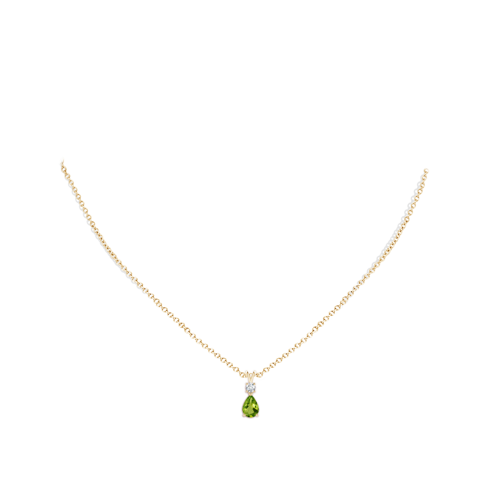 7x5mm AAAA Pear-Shaped Peridot V-Bale Pendant in Yellow Gold Body-Neck