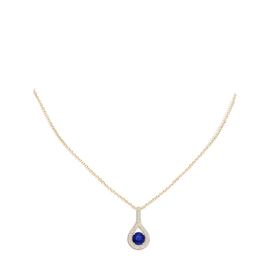 7.87x7.87x4.57mm AAAA GIA Certified Floating Blue Sapphire Round Pendant with Diamonds in Yellow Gold pen