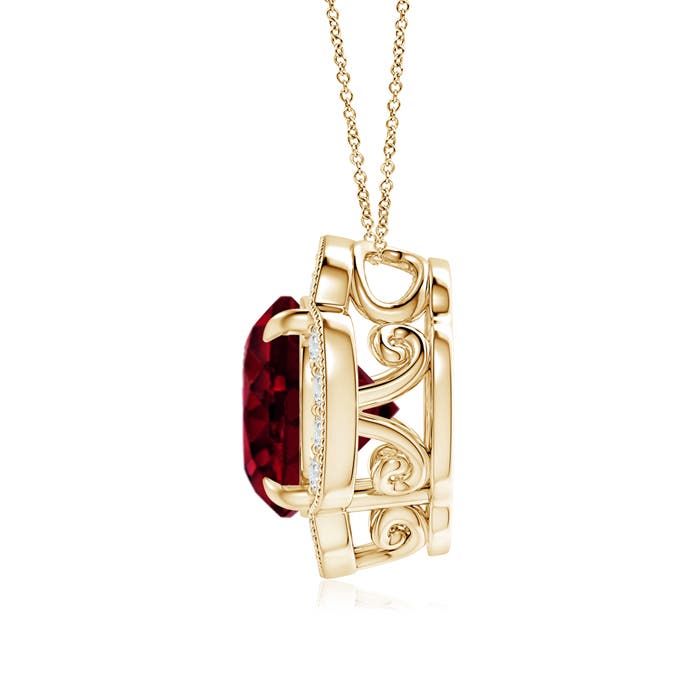 A - Garnet / 4.79 CT / 14 KT Yellow Gold