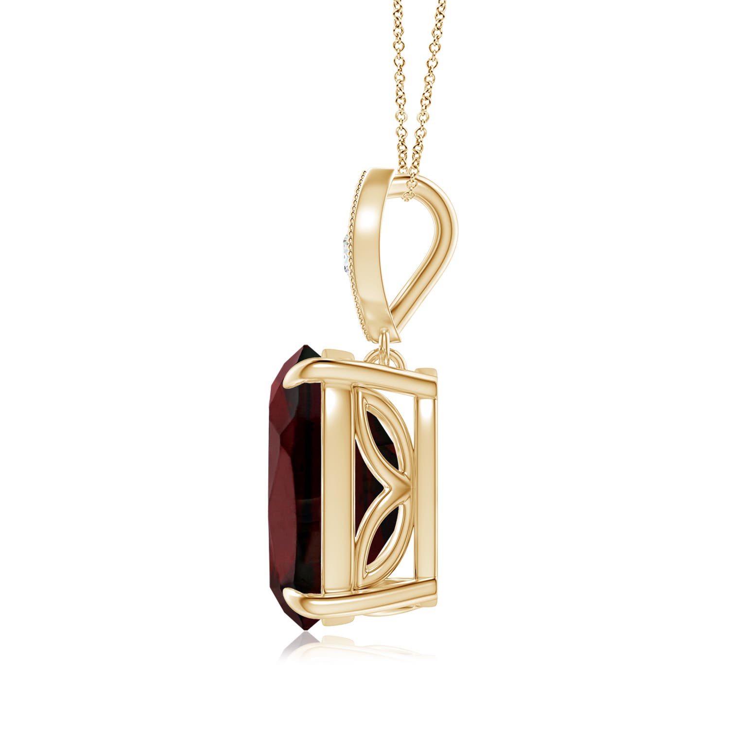 AA - Garnet / 4.57 CT / 14 KT Yellow Gold