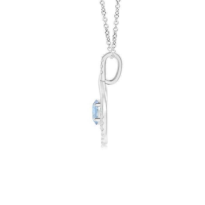 AA - Aquamarine / 0.6 CT / 14 KT White Gold