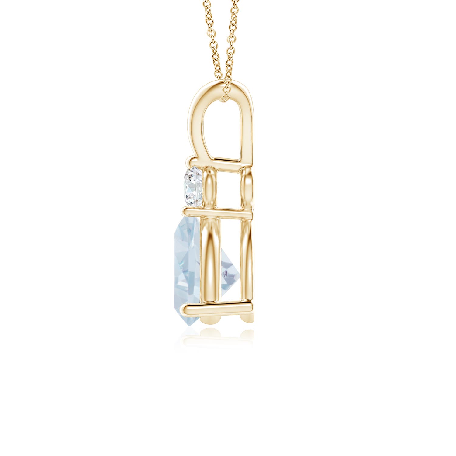 A - Aquamarine / 0.68 CT / 14 KT Yellow Gold