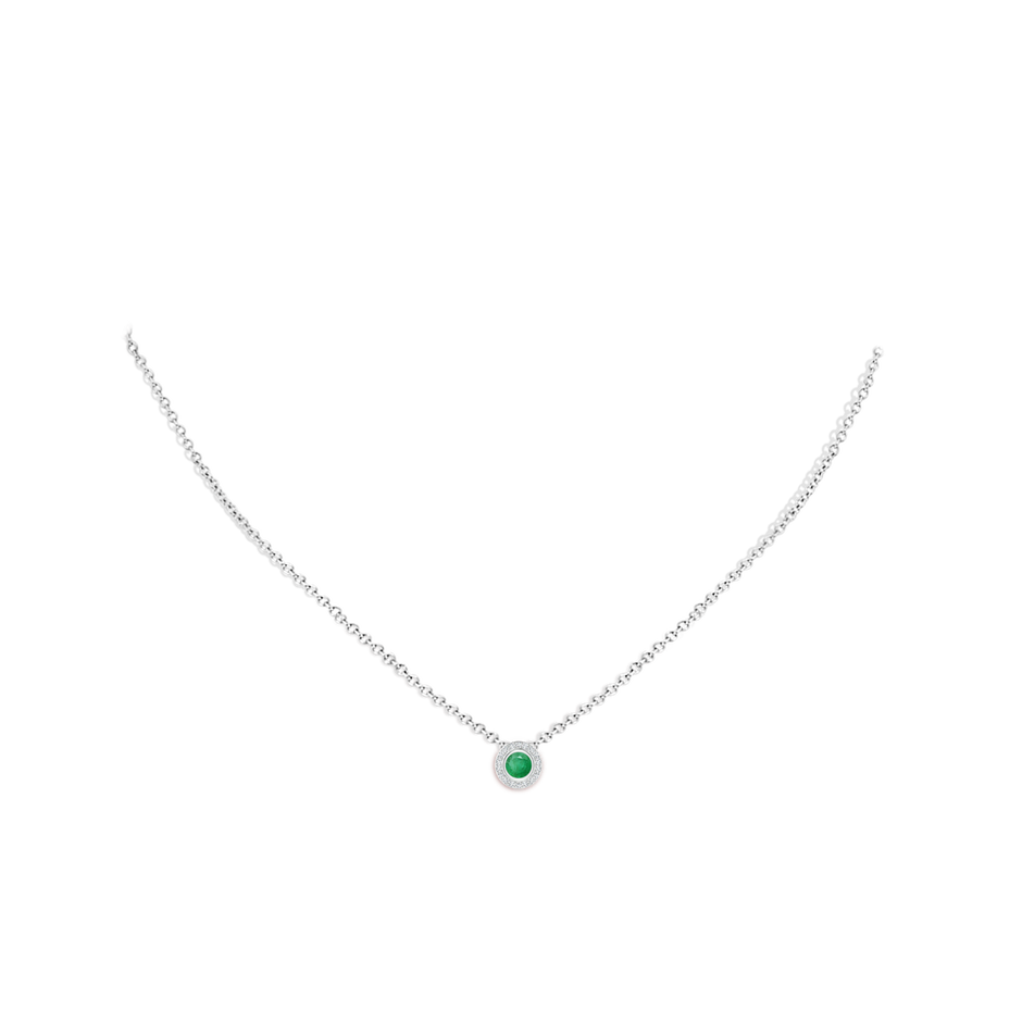 4mm A Round Bezel-Set Emerald Pendant with Diamond Halo in White Gold pen