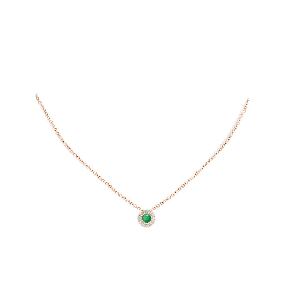 5mm A Round Bezel-Set Emerald Pendant with Diamond Halo in Rose Gold pen