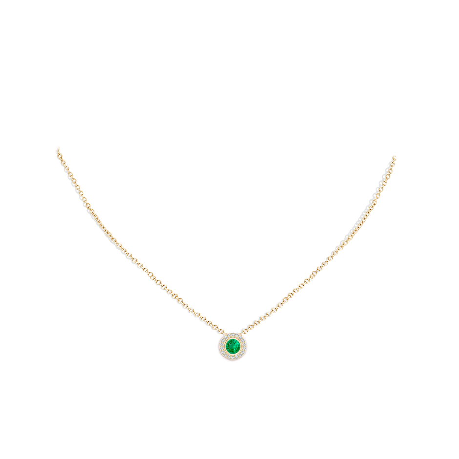 5mm AAA Round Bezel-Set Emerald Pendant with Diamond Halo in Yellow Gold pen