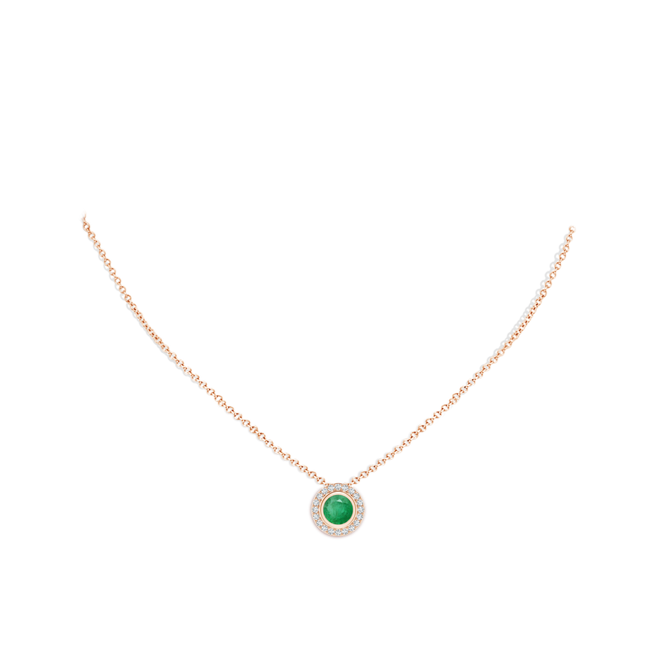 7mm A Round Bezel-Set Emerald Pendant with Diamond Halo in Rose Gold pen