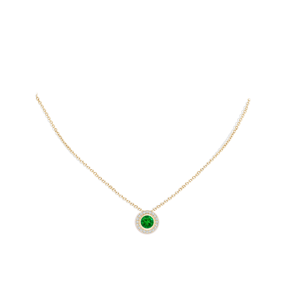 7mm AAAA Round Bezel-Set Emerald Pendant with Diamond Halo in Yellow Gold pen