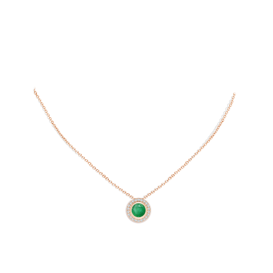 8mm A Round Bezel-Set Emerald Pendant with Diamond Halo in Rose Gold pen