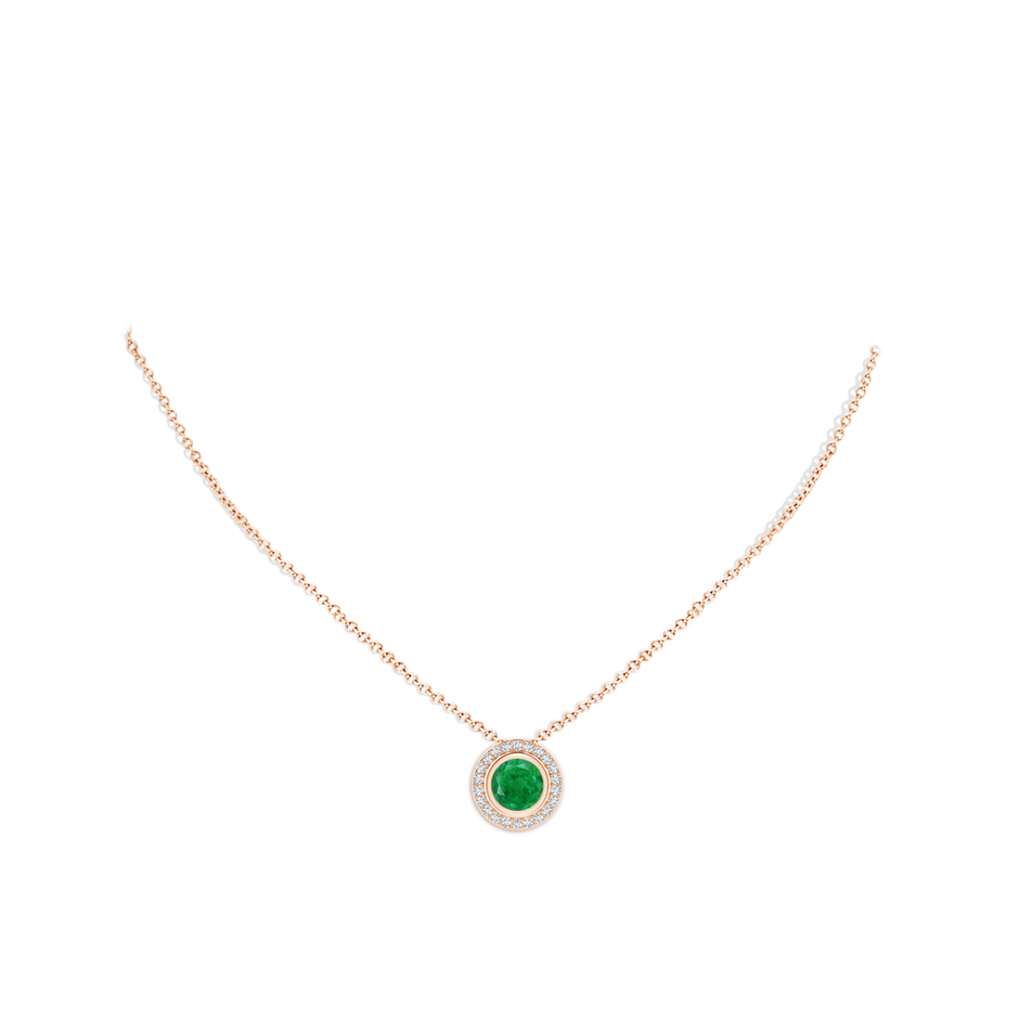 8mm AA Round Bezel-Set Emerald Pendant with Diamond Halo in Rose Gold pen