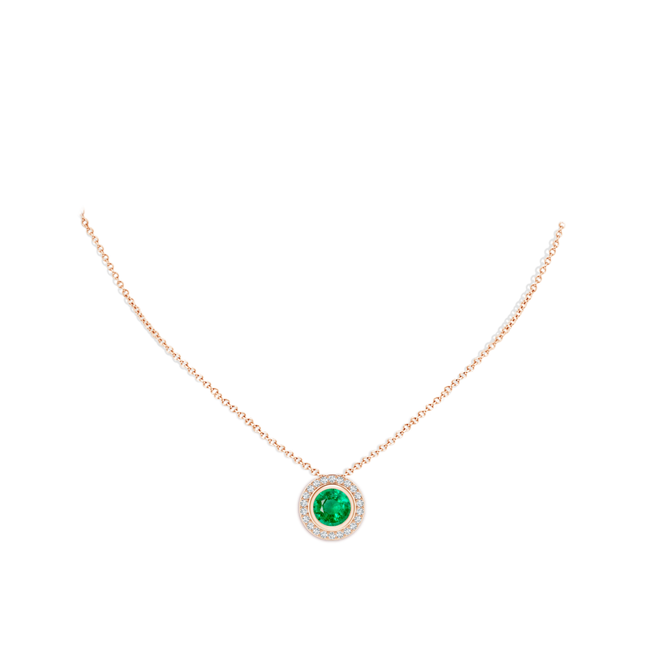 9mm AAA Round Bezel-Set Emerald Pendant with Diamond Halo in Rose Gold pen