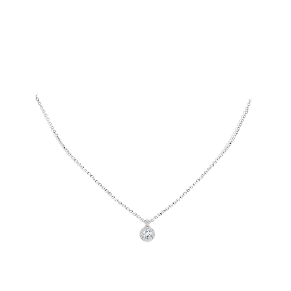 5mm GVS2 Round Diamond Dangle Pendant with Halo in White Gold pen