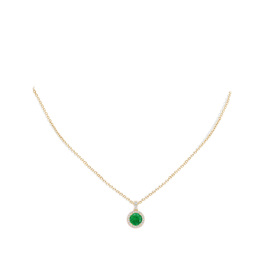 7mm AA Round Emerald Dangle Pendant with Diamond Halo in Yellow Gold pen