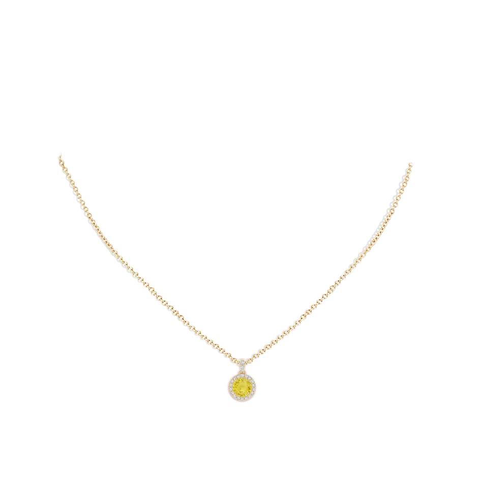 6mm A Round Yellow Sapphire Dangle Pendant with Diamond Halo in Yellow Gold pen