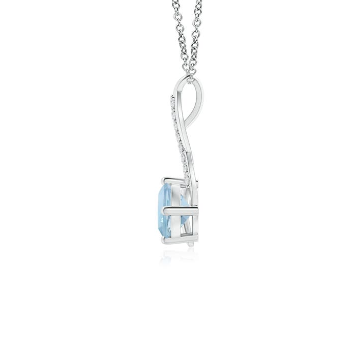 AA - Aquamarine / 0.58 CT / 14 KT White Gold