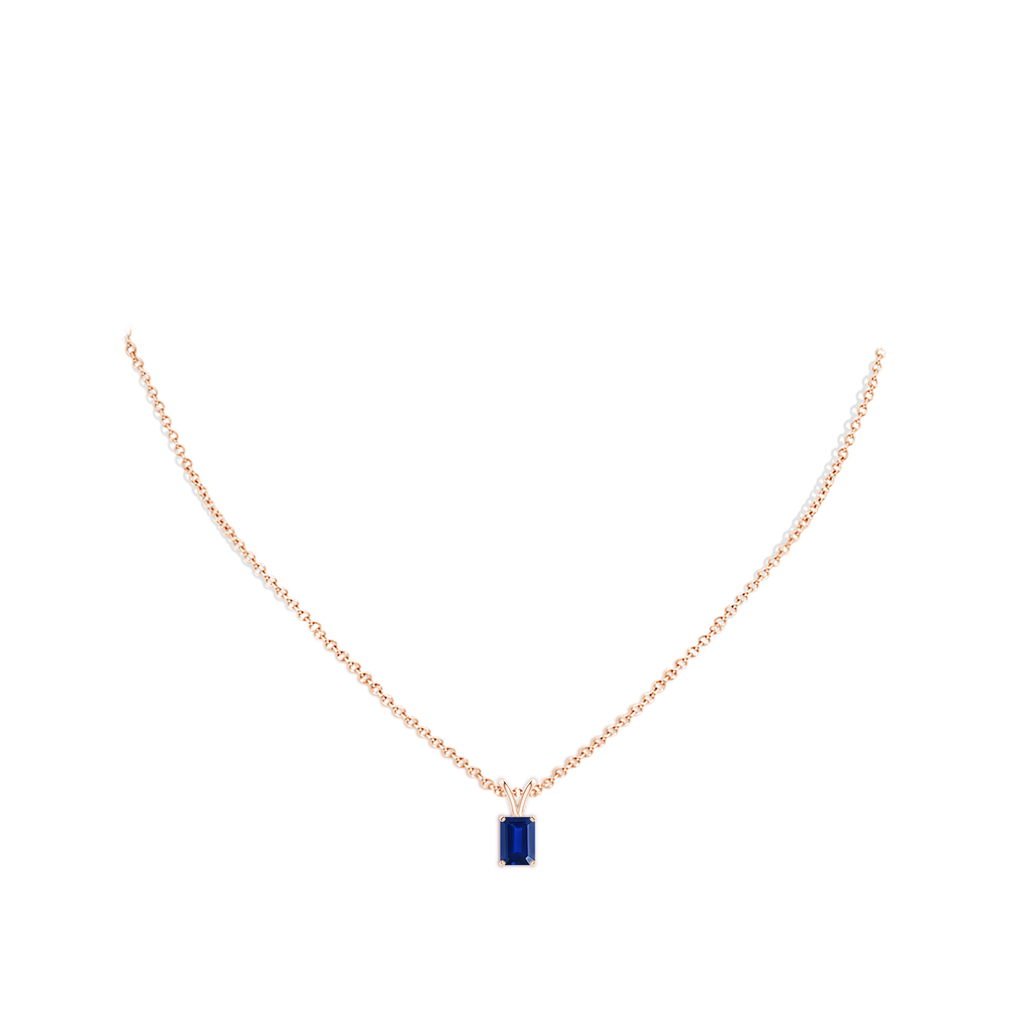 7x5mm AAAA Emerald-Cut Blue Sapphire Solitaire Pendant with V-Bale in Rose Gold pen
