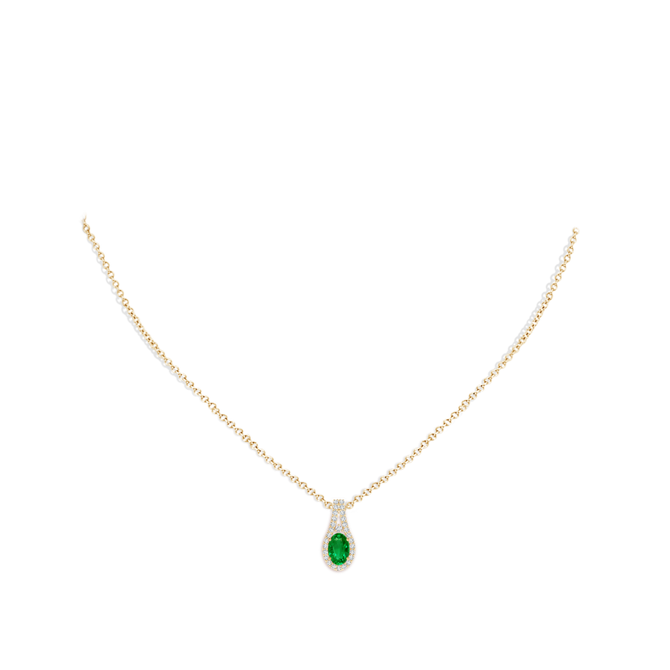 6x4mm AAAA Classic Emerald and Diamond Halo Pendant in Yellow Gold pen
