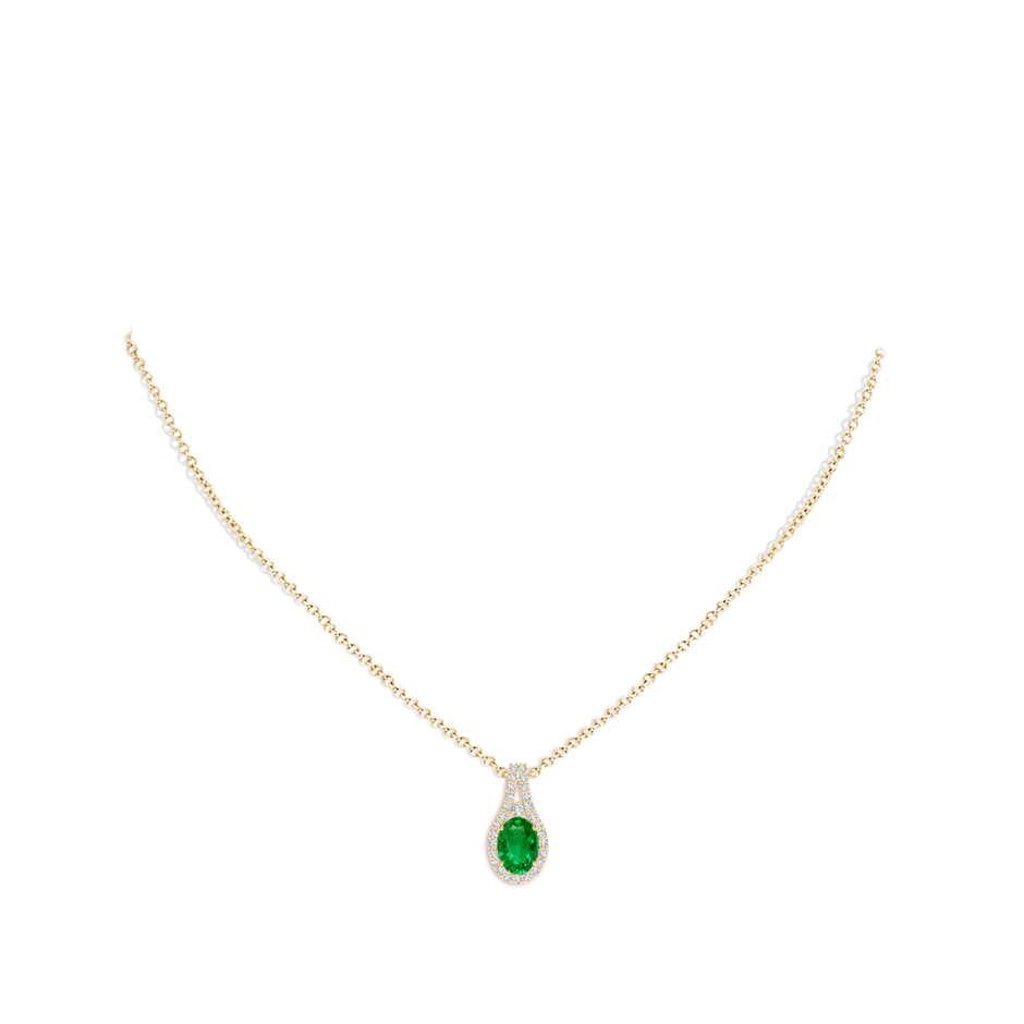 7x5mm AAAA Classic Emerald and Diamond Halo Pendant in Yellow Gold pen