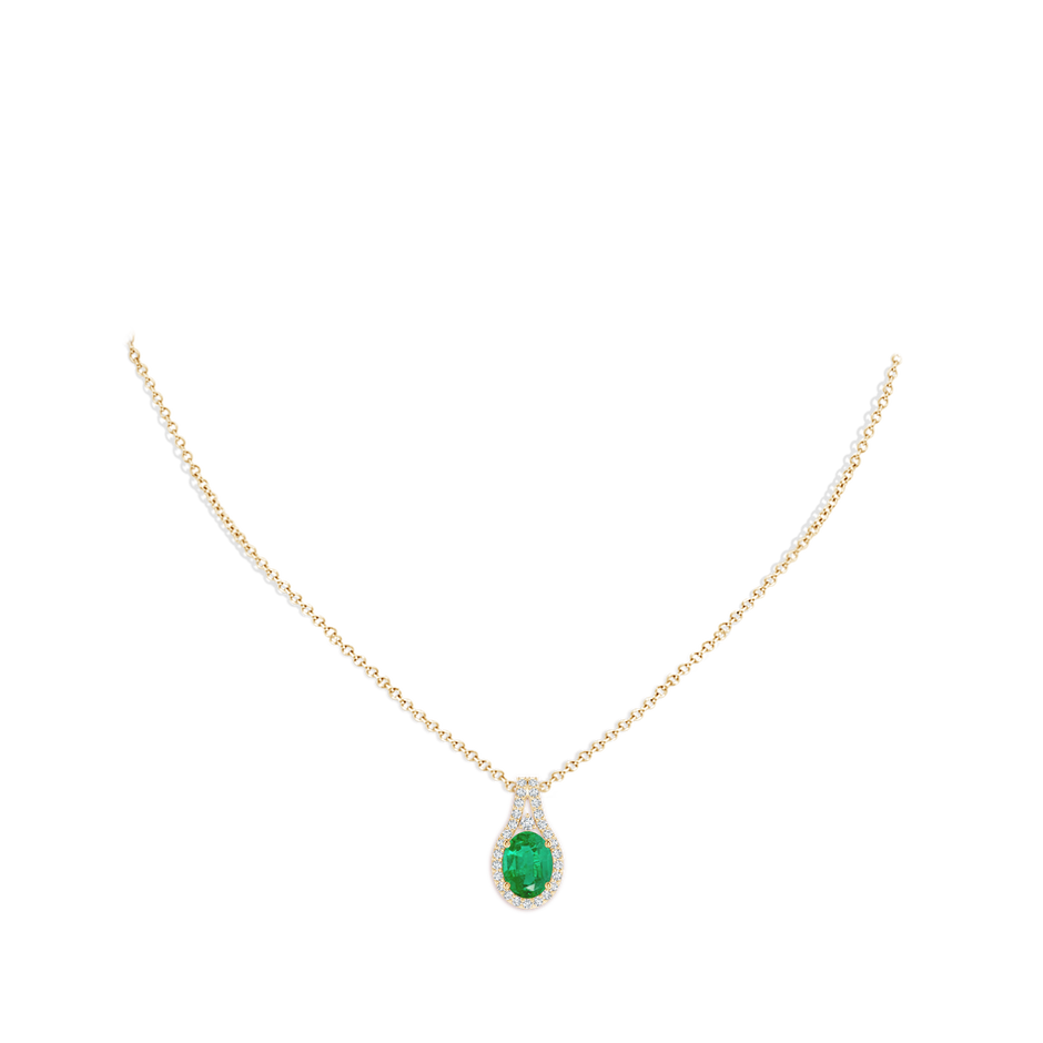 8x6mm AA Classic Emerald and Diamond Halo Pendant in Yellow Gold pen