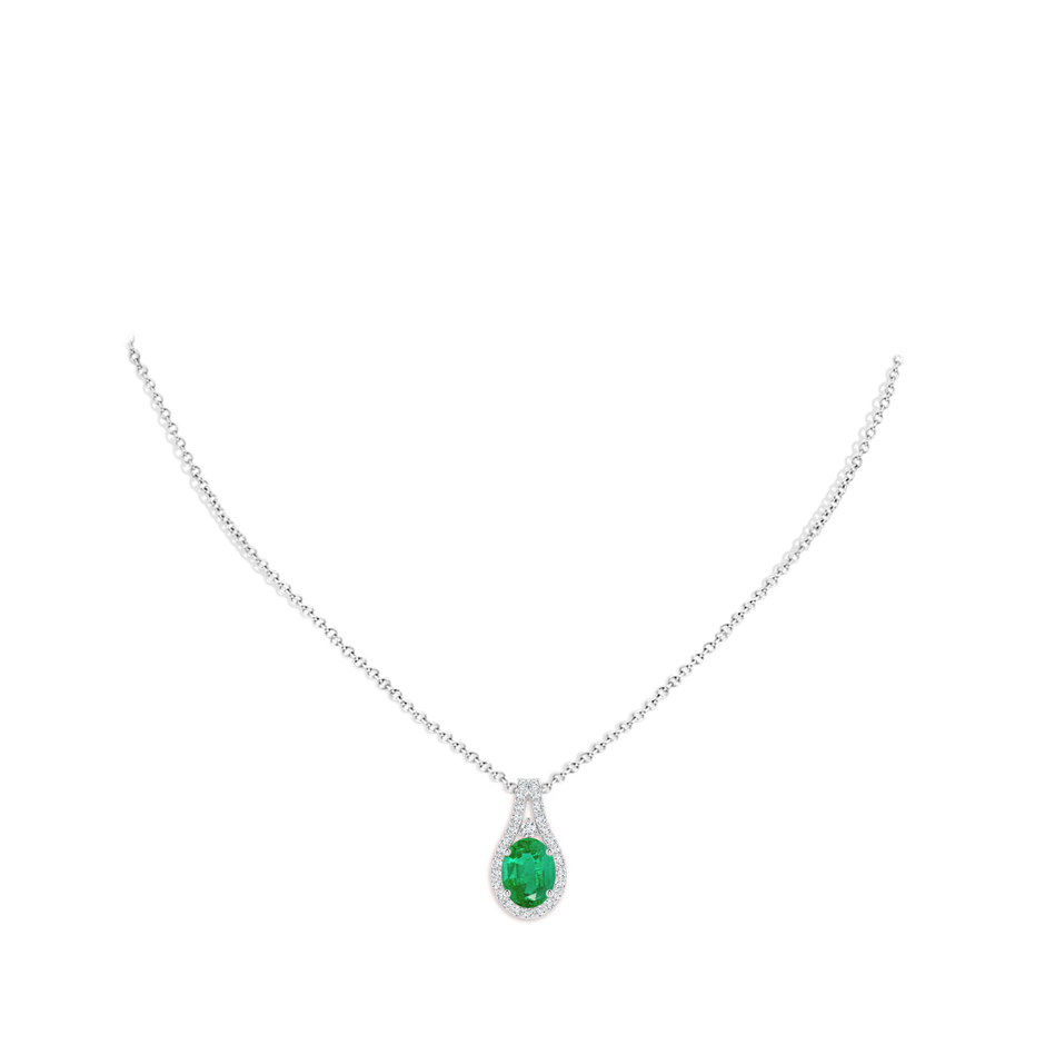 9x7mm AA Classic Emerald and Diamond Halo Pendant in White Gold pen