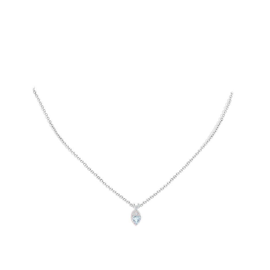 5mm A Solitaire Heart Aquamarine Pendant with Twisted Diamond Bale in White Gold pen