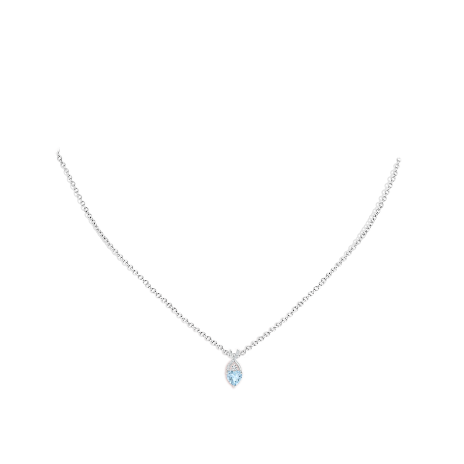 5mm AA Solitaire Heart Aquamarine Pendant with Twisted Diamond Bale in White Gold pen