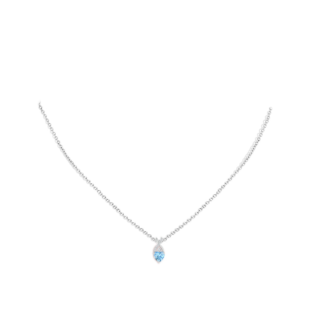 5mm AAAA Solitaire Heart Aquamarine Pendant with Twisted Diamond Bale in S999 Silver pen