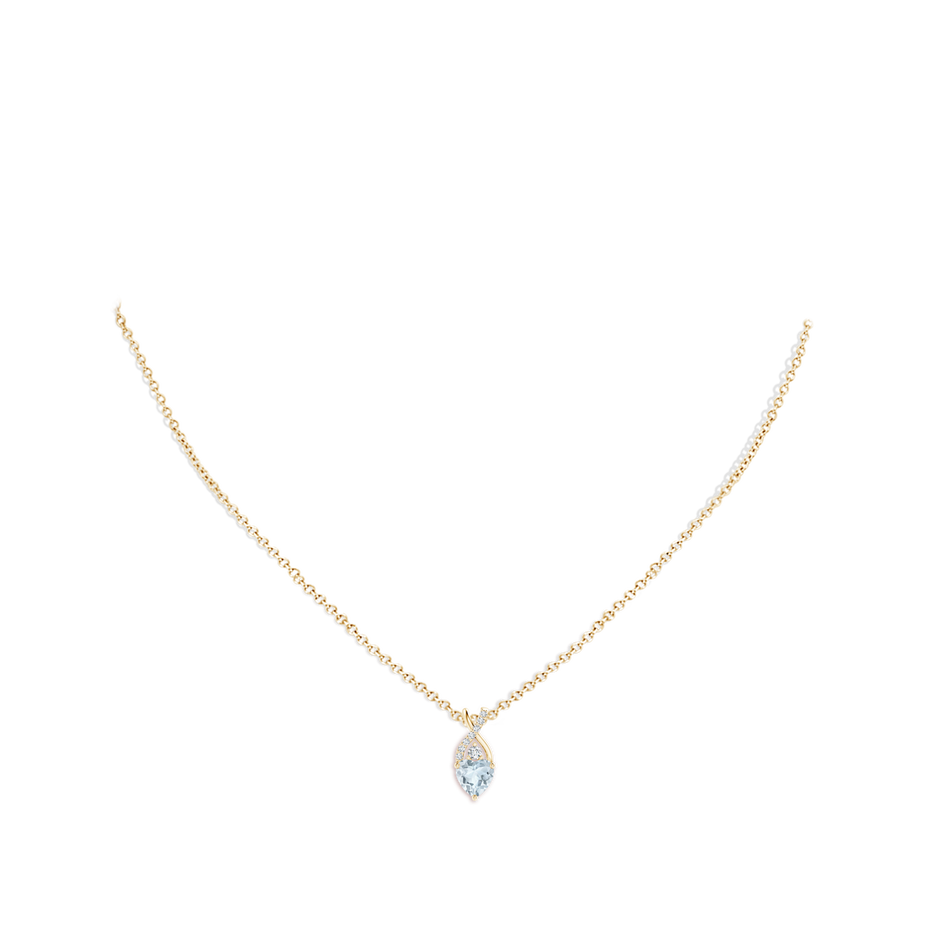 6mm A Solitaire Heart Aquamarine Pendant with Twisted Diamond Bale in Yellow Gold pen