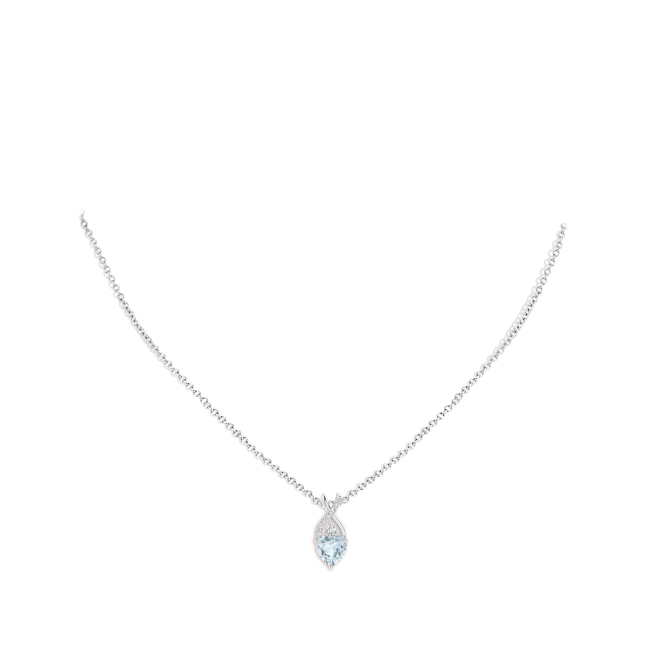 7mm A Solitaire Heart Aquamarine Pendant with Twisted Diamond Bale in S999 Silver pen