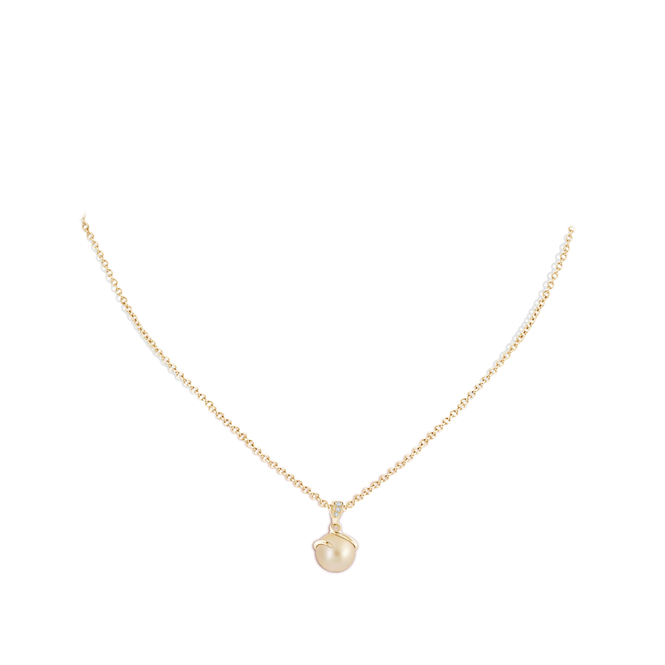 9mm AA Golden South Sea Cultured Pearl Spiral Pendant with Diamonds in Yellow Gold pen