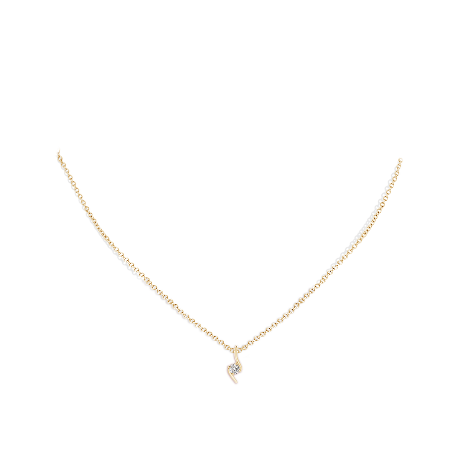 3mm IJI1I2 Prong-Set Diamond Solitaire Bypass Pendant in Yellow Gold pen