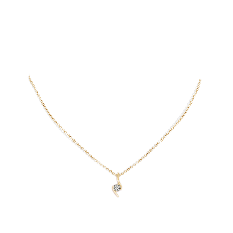 4.1mm KI3 Prong-Set Diamond Solitaire Bypass Pendant in Yellow Gold pen