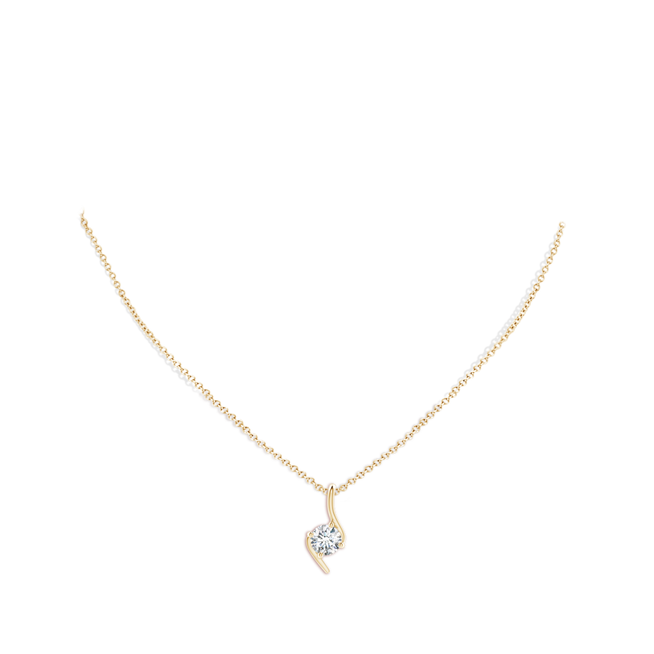 6.4mm GVS2 Prong-Set Diamond Solitaire Bypass Pendant in Yellow Gold pen