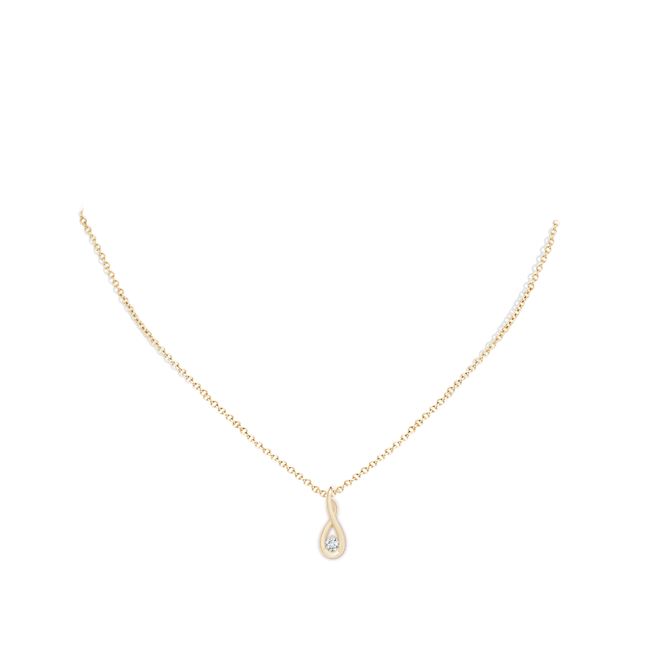 3.2mm GVS2 Infinity Twist Diamond Solitaire Pendant in Yellow Gold pen