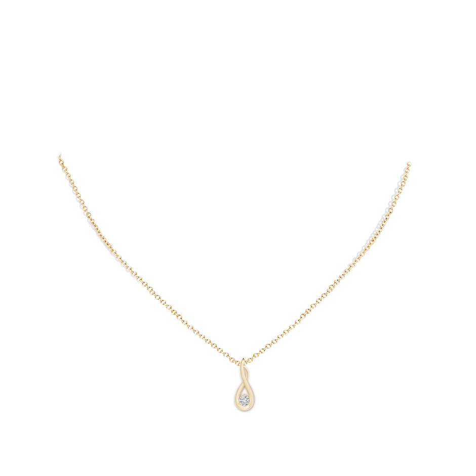 3.2mm HSI2 Infinity Twist Diamond Solitaire Pendant in Yellow Gold pen