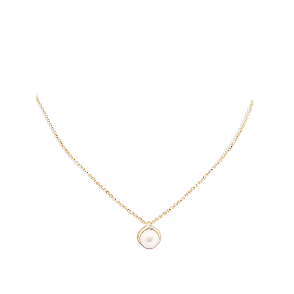 10mm AA Freshwater Pearl Solitaire Pendant with Diamond in Yellow Gold body-neck