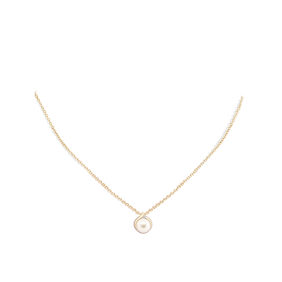 8mm AAA Freshwater Pearl Solitaire Pendant with Diamond in Yellow Gold body-neck