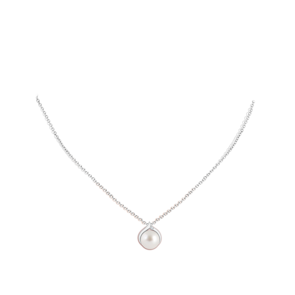 10mm AAA South Sea Pearl Solitaire Pendant with Diamond in White Gold body-neck