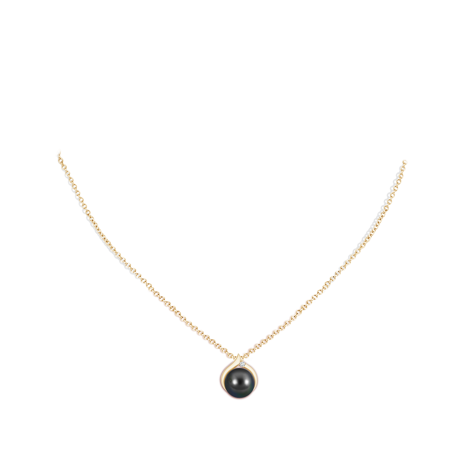 10mm AA Tahitian Pearl Solitaire Pendant with Diamond in Yellow Gold pen