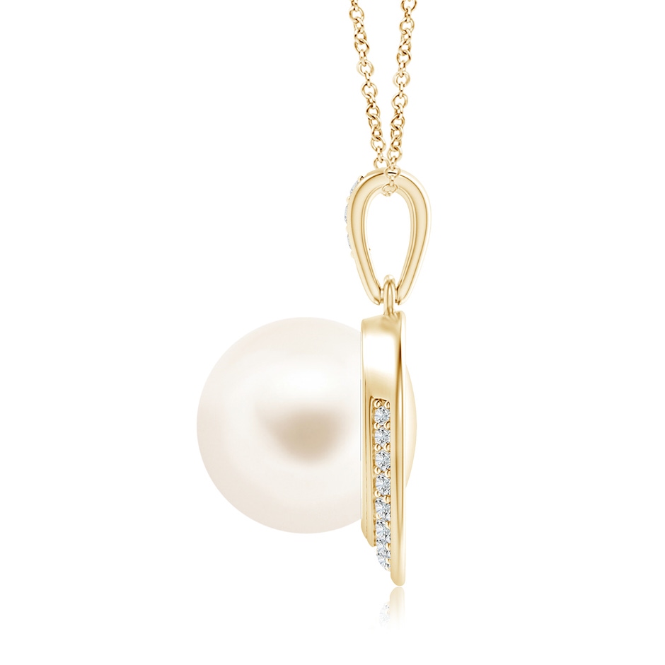 11mm AAA Freshwater Cultured Pearl Crescent Pendant in Yellow Gold product image