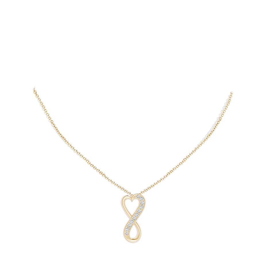 1.3mm GVS2 Pave-Set Diamond Infinity Heart Pendant in Yellow Gold pen
