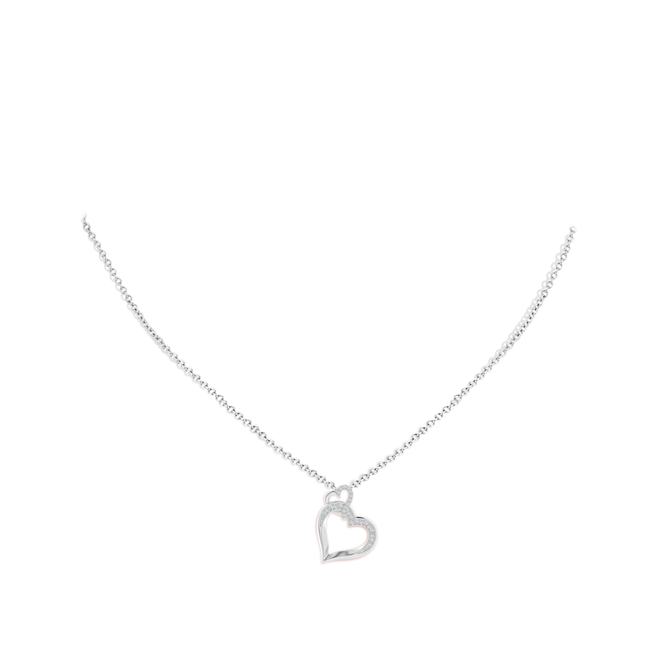 0.9mm GVS2 Interlinked Diamond Tilted Heart Pendant in White Gold pen