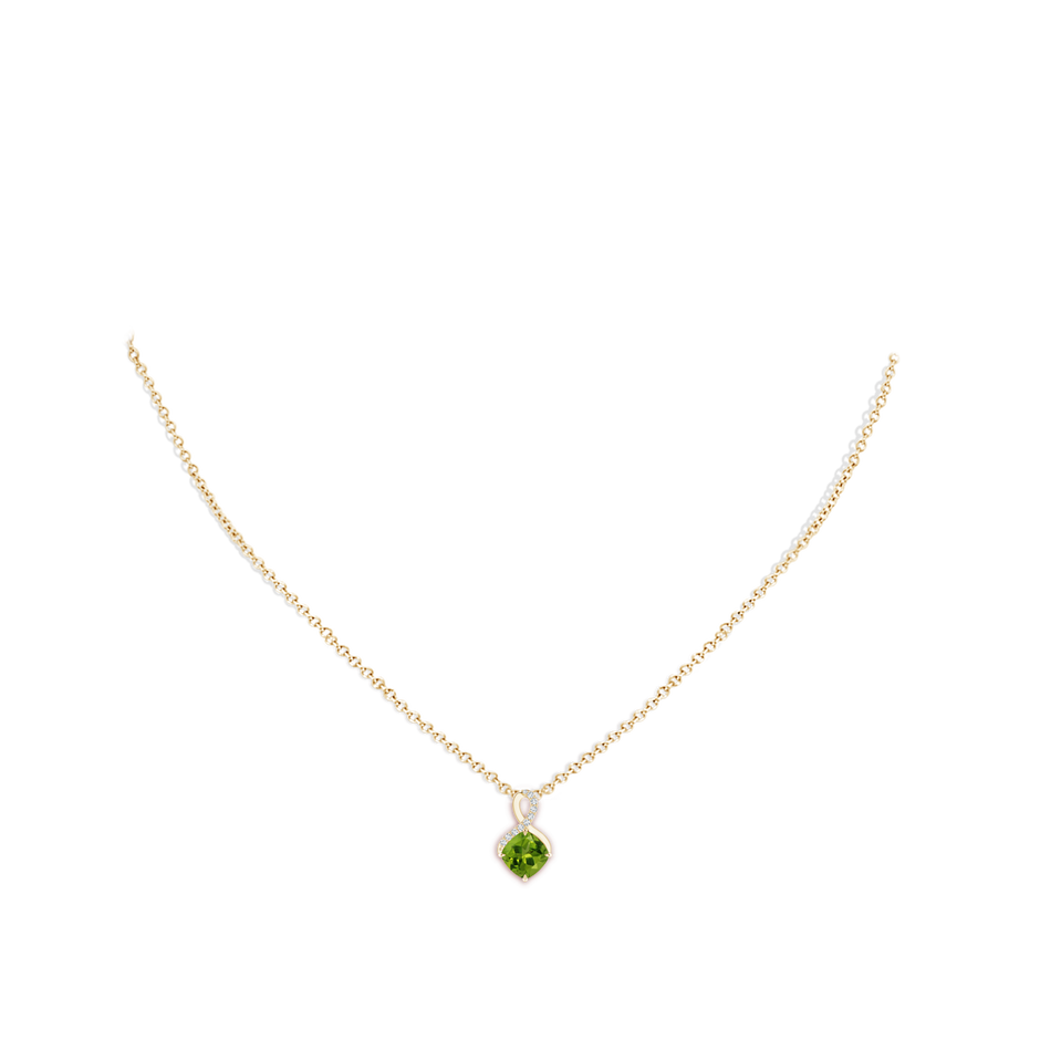 6mm AAAA Claw-Set Peridot Infinity Pendant with Diamonds in Yellow Gold body-neck