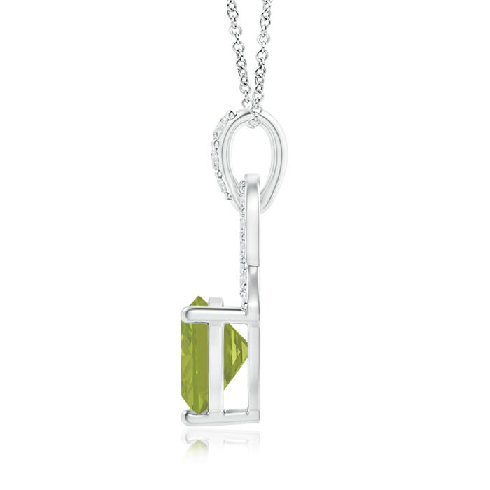 AA - Peridot / 0.79 CT / 14 KT White Gold